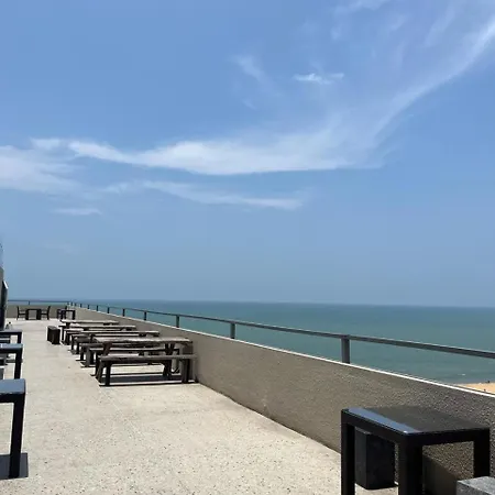 Ocean Breeze Studio Apartment Negombo Exterior photo